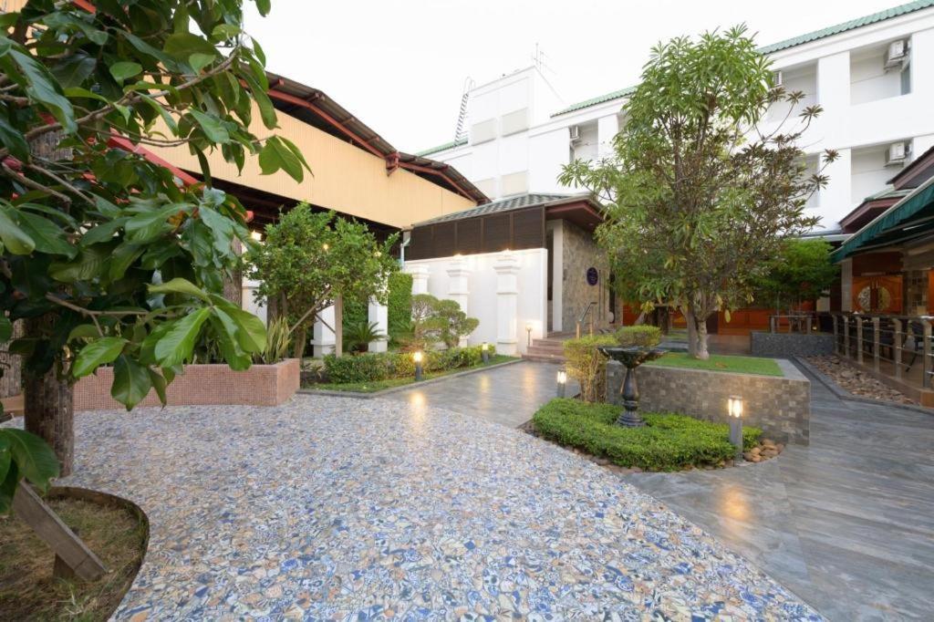 Nartsiri Hotel Ubon Ratchathani Exterior photo