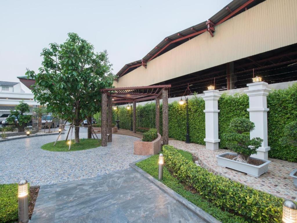 Nartsiri Hotel Ubon Ratchathani Exterior photo