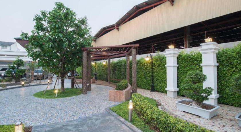 Nartsiri Hotel Ubon Ratchathani Exterior photo